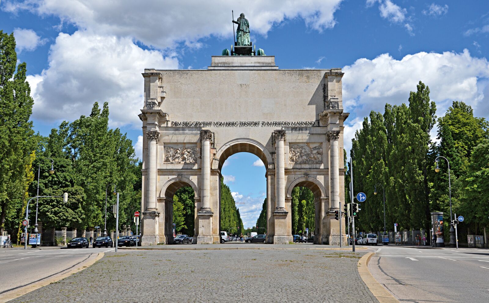 Nikon D3200 sample photo. Munich, siegestor, bavarian sky photography