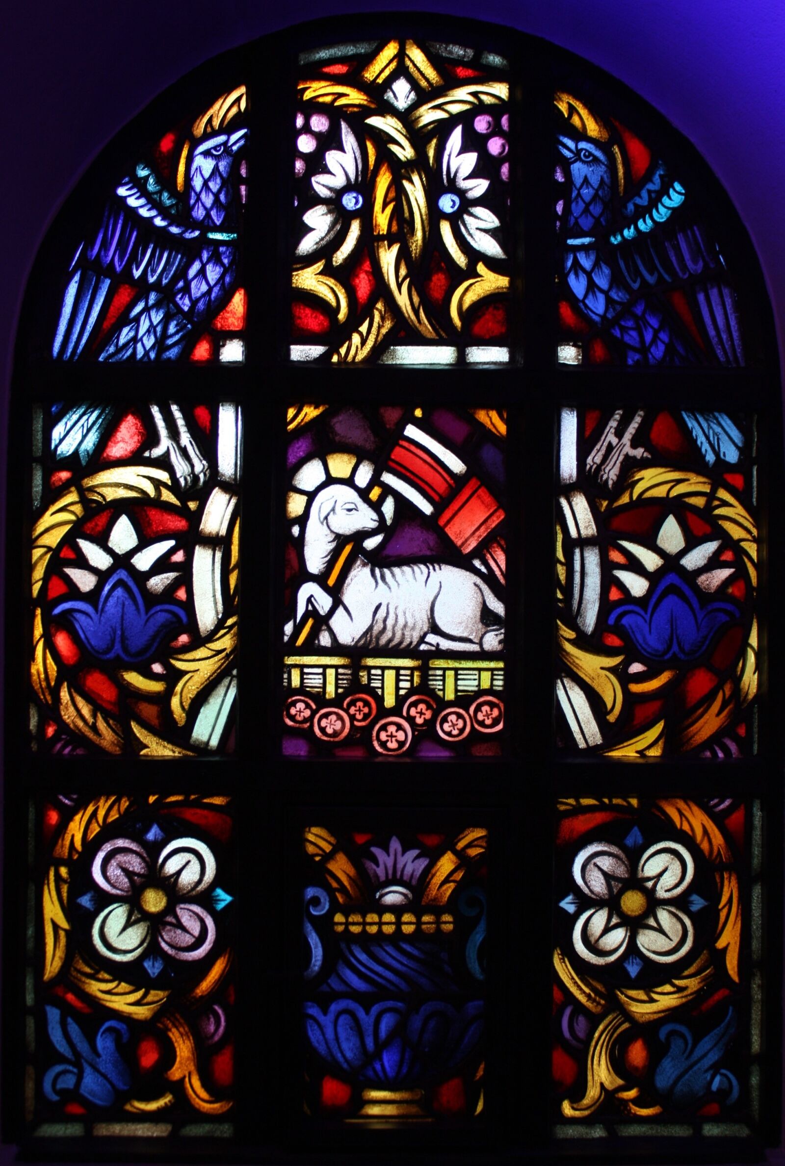 Canon EOS 450D (EOS Rebel XSi / EOS Kiss X2) sample photo. Lamb, church window, christ photography