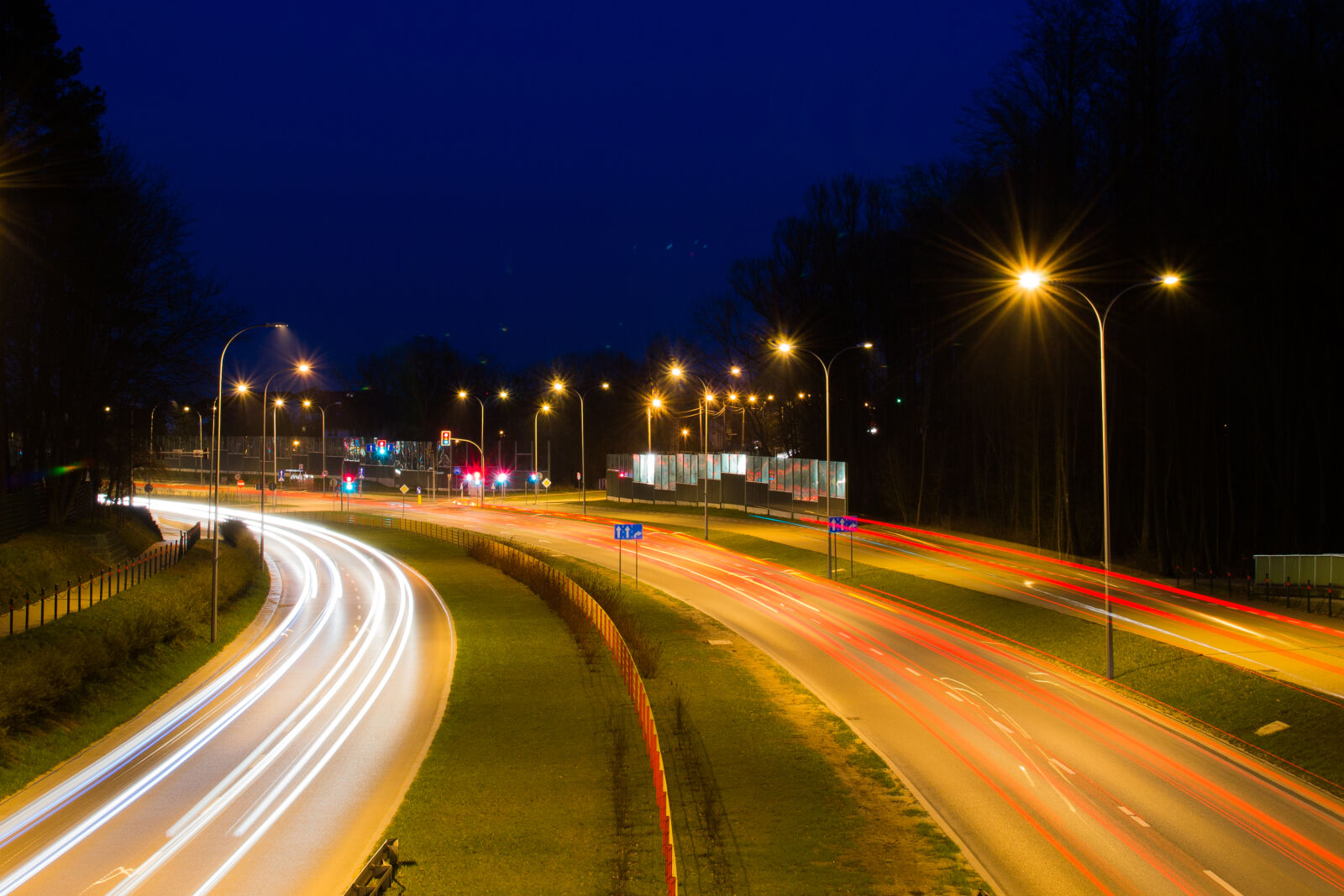 Nikon D3100 + Nikon AF-S DX Nikkor 35mm F1.8G sample photo. Expressway, highway, light, streaks photography