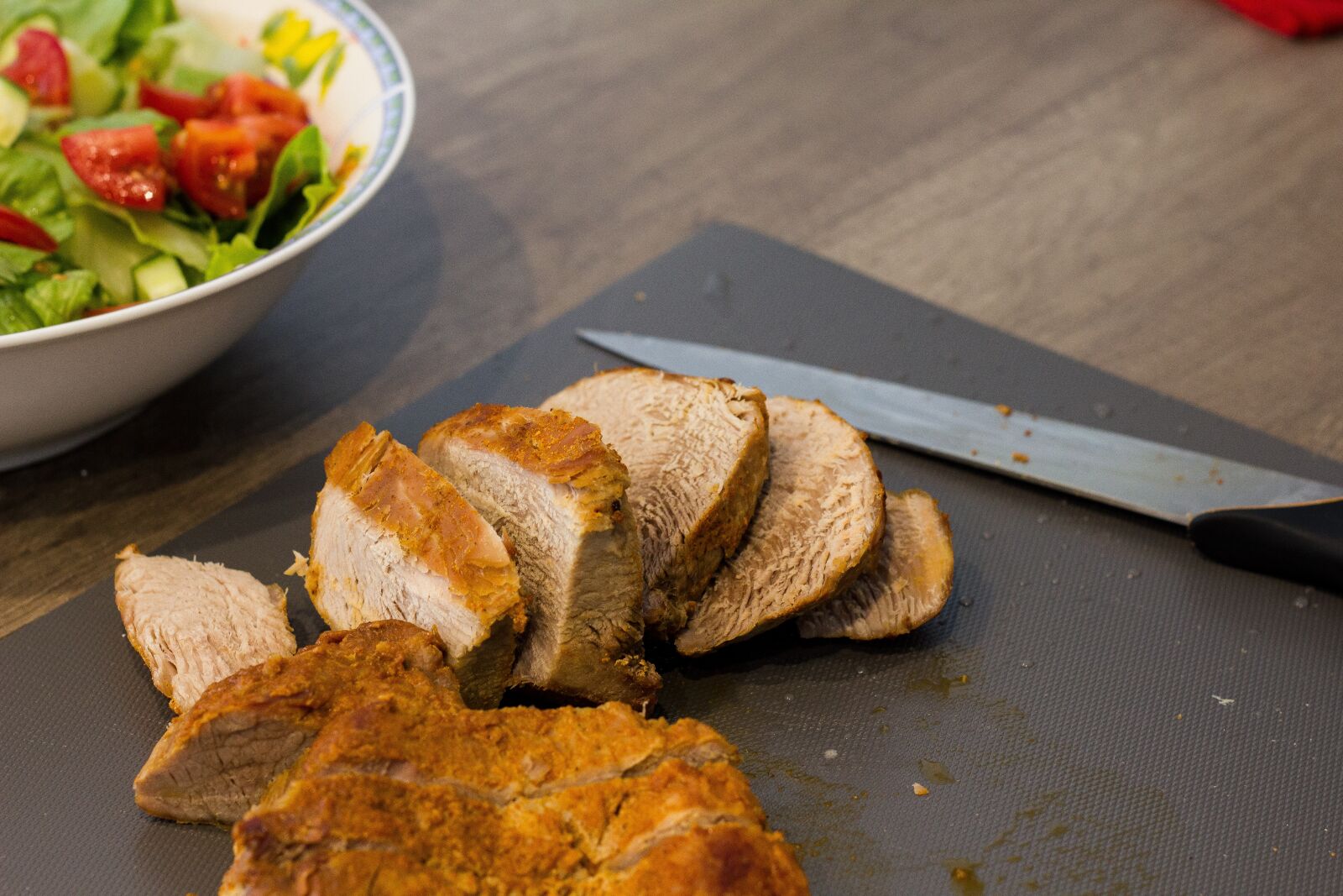 Canon EOS 550D (EOS Rebel T2i / EOS Kiss X4) sample photo. Meat, pork, salad photography