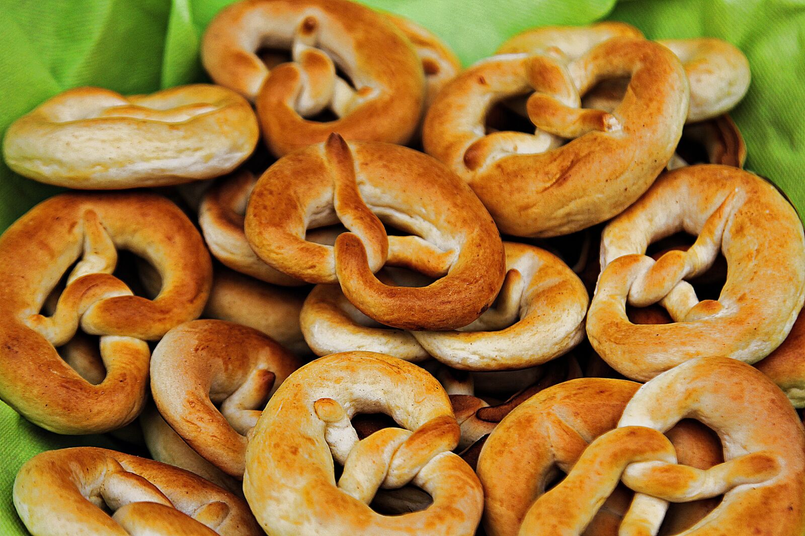 Canon EOS 60D + Canon EF 24-105mm F4L IS USM sample photo. Pretzels, pretzel, delicious photography