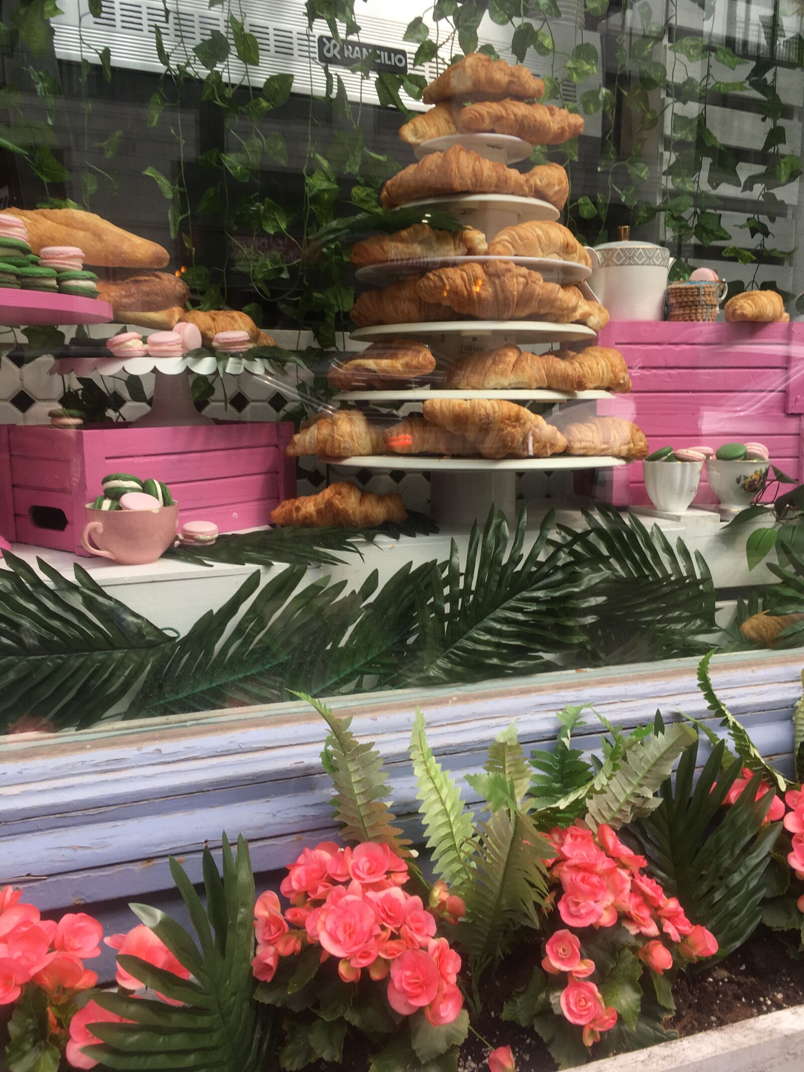 iPhone 6s Plus back camera 4.15mm f/2.2 sample photo. Pasteries, bakery, storefront photography