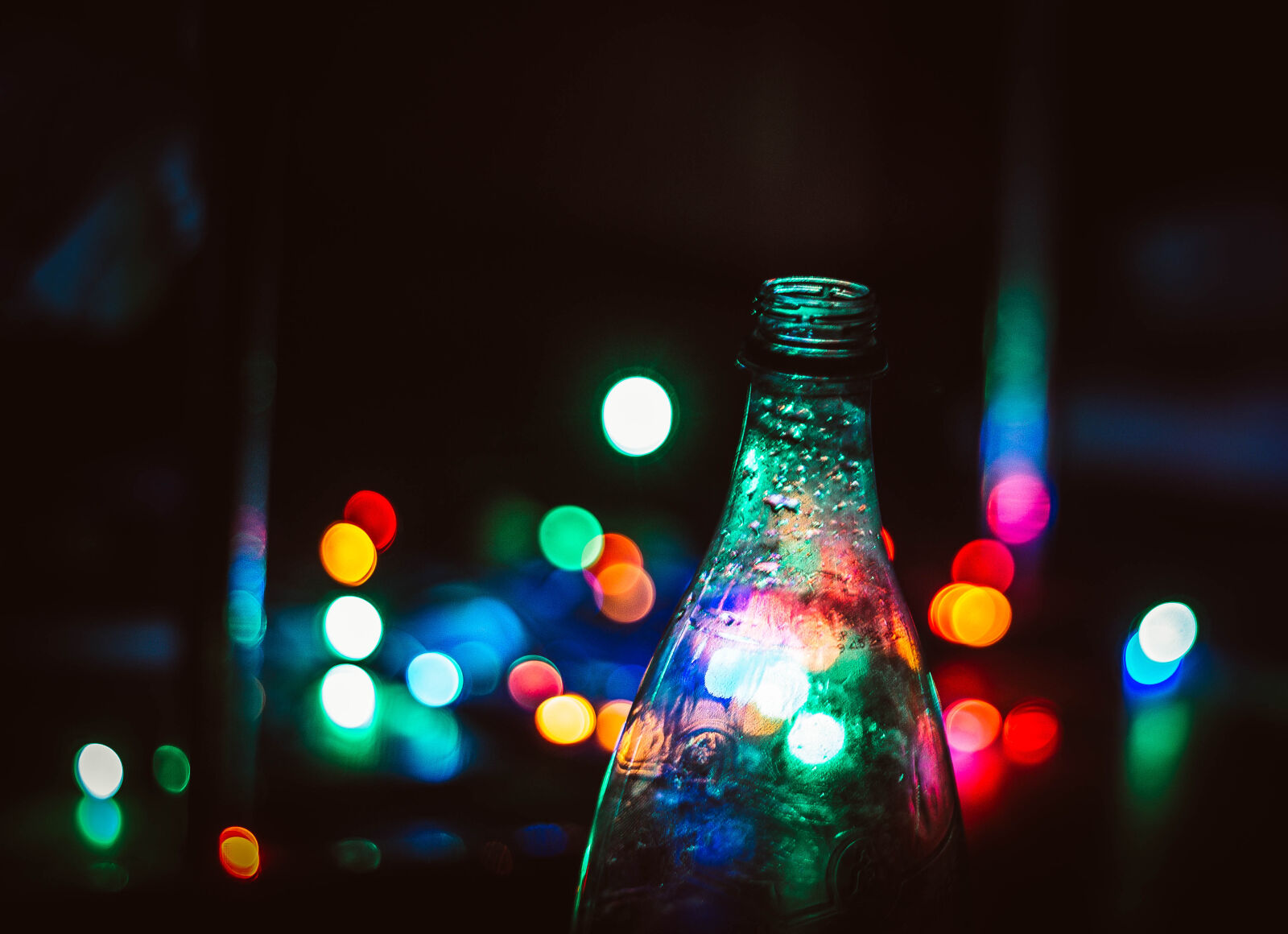 Canon EOS 1200D (EOS Rebel T5 / EOS Kiss X70 / EOS Hi) sample photo. Bight, bokeh, bottle, christmas photography
