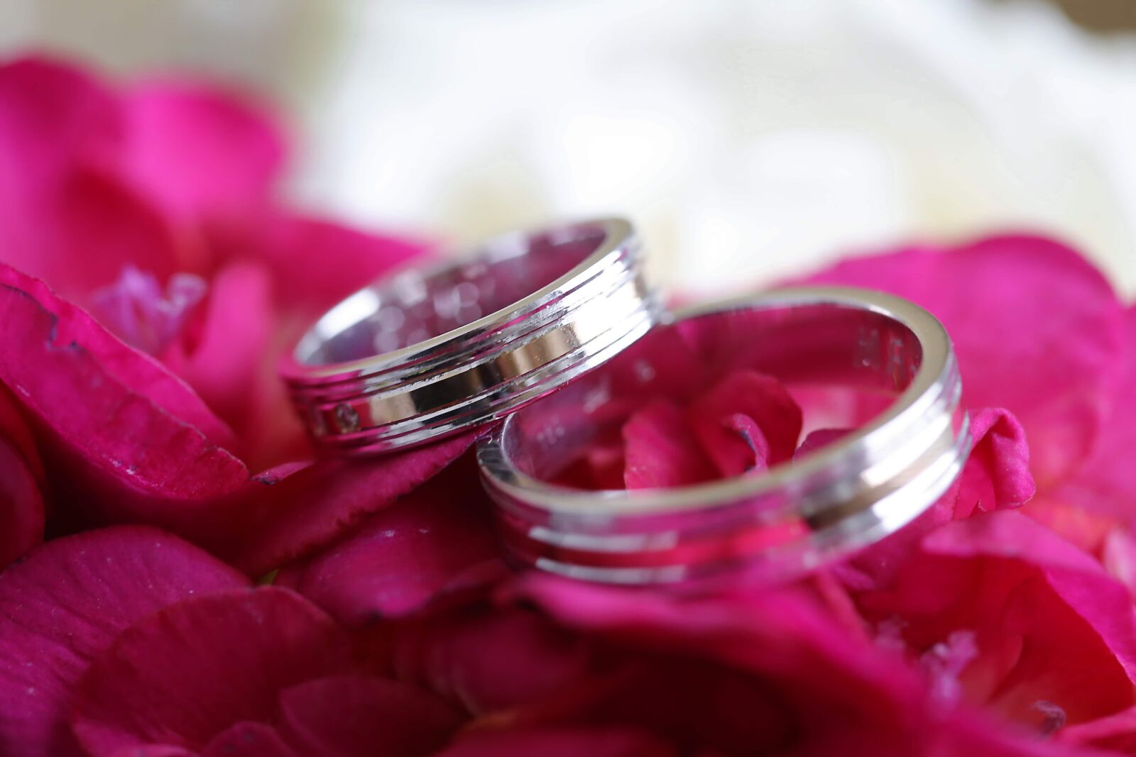 Canon EOS 6D sample photo. Macro, rings, wedding ring photography