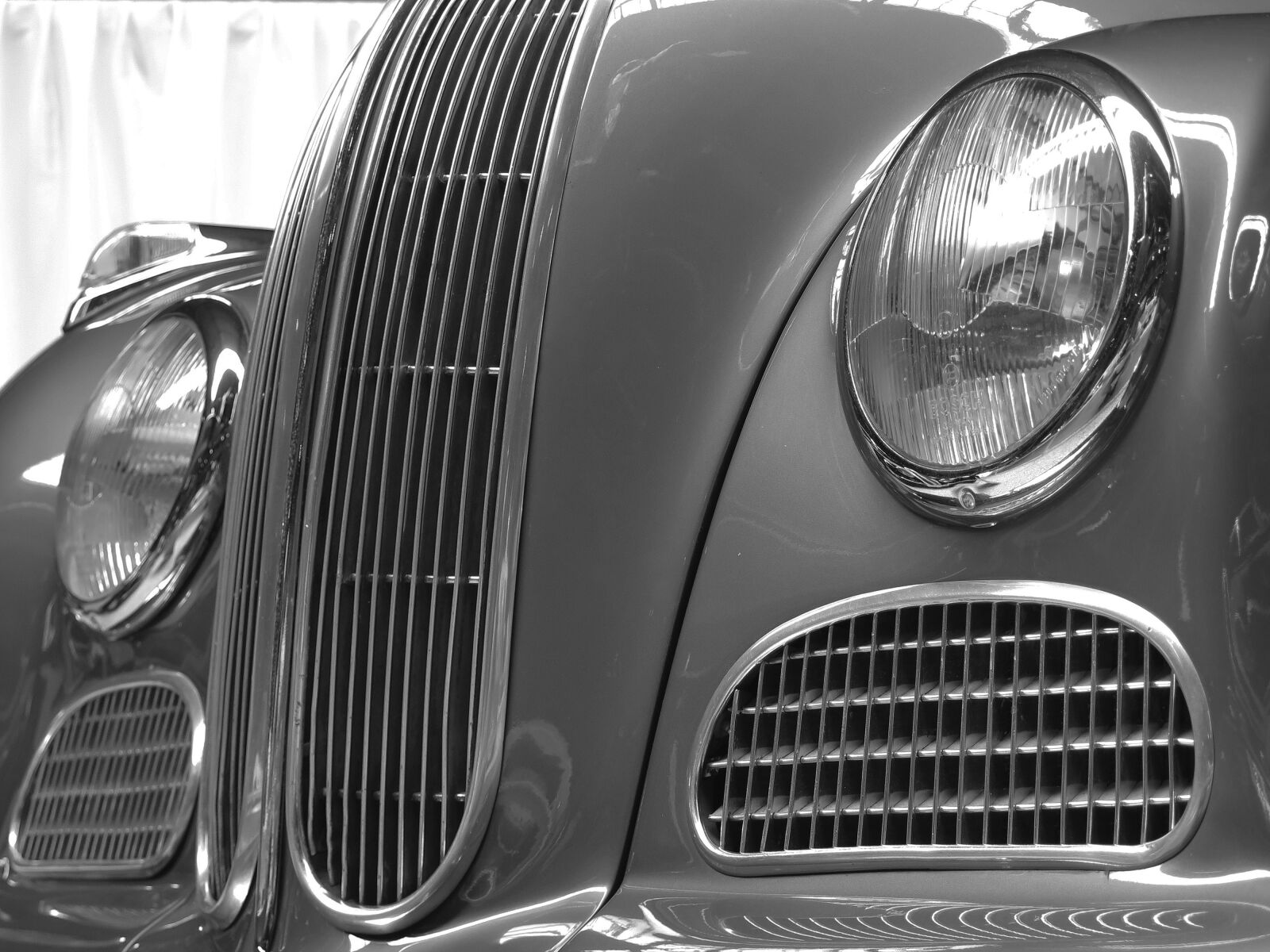 Canon PowerShot G16 sample photo. Oldtimer, maybach, power lines photography