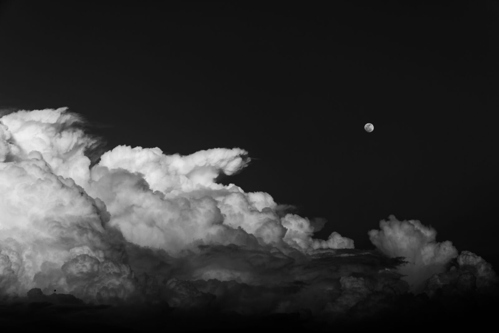 Canon EOS 550D (EOS Rebel T2i / EOS Kiss X4) sample photo. Dark sky, moonlight, moon photography