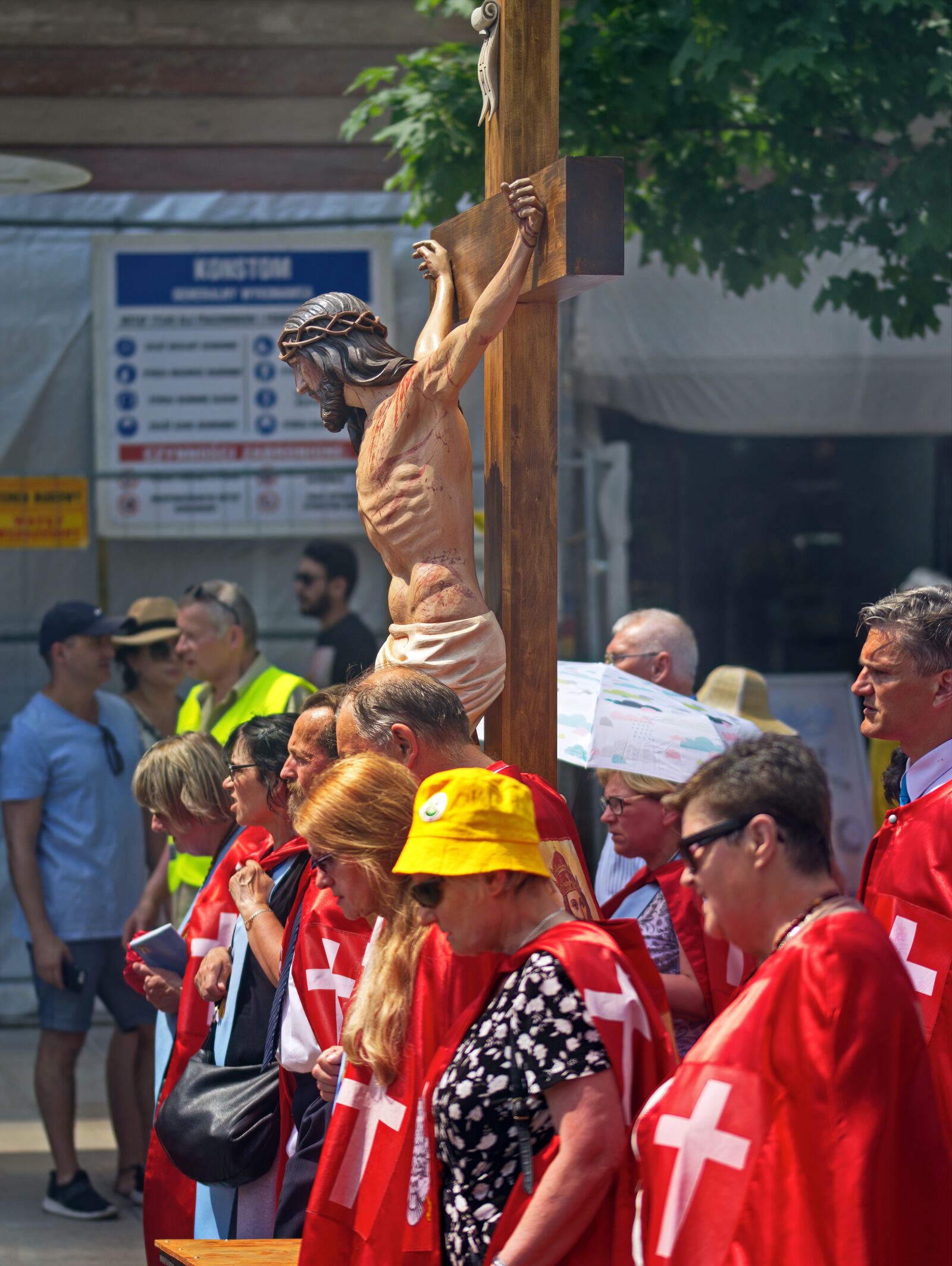 Nikon D5100 sample photo. Religious while searching, people photography