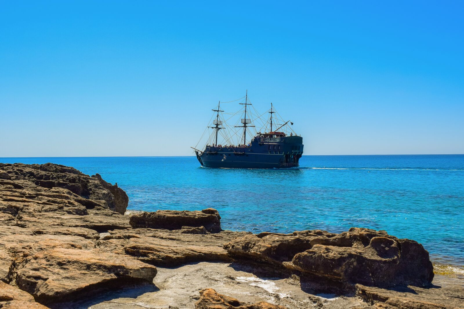Nikon D3300 sample photo. Sea, rocky coast, boat photography