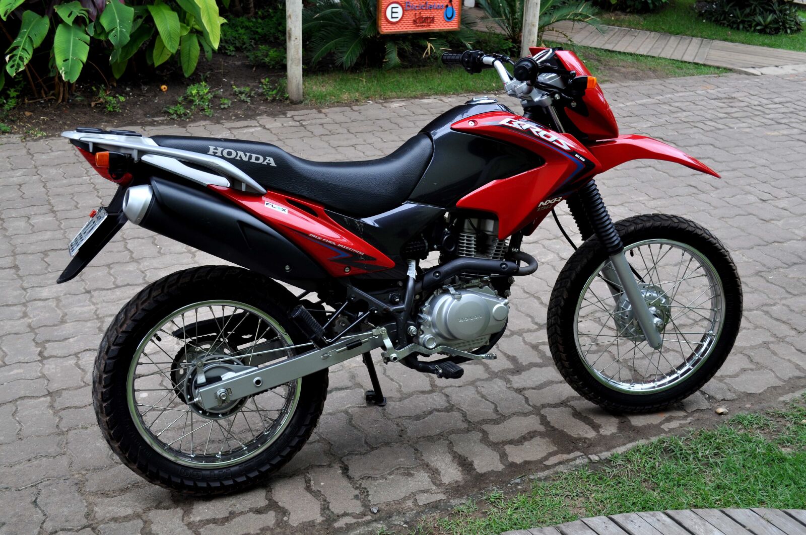 Nikon D5000 sample photo. Honda, kros photography