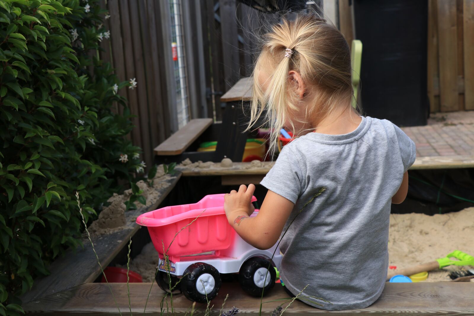 Canon EF-S 18-135mm F3.5-5.6 IS USM sample photo. Child, girl, toddler photography