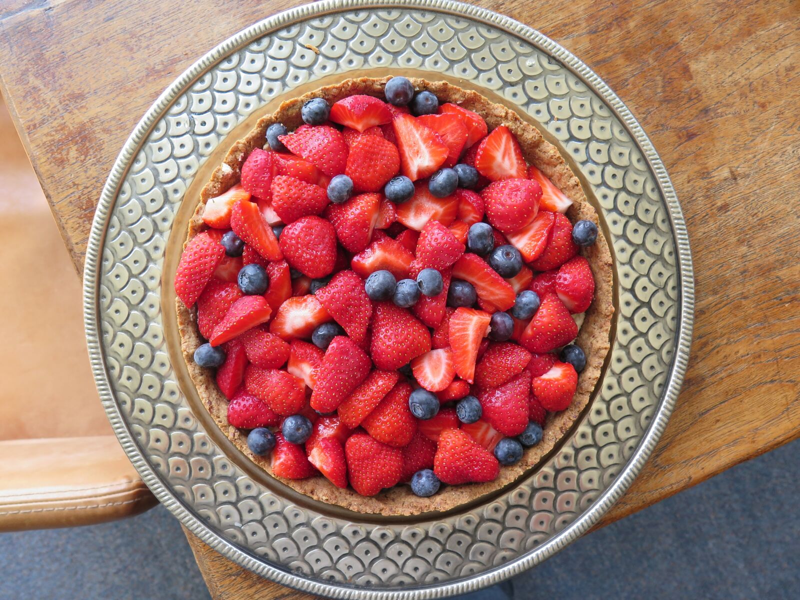 Canon PowerShot G16 sample photo. Cake, strawberries, circle photography