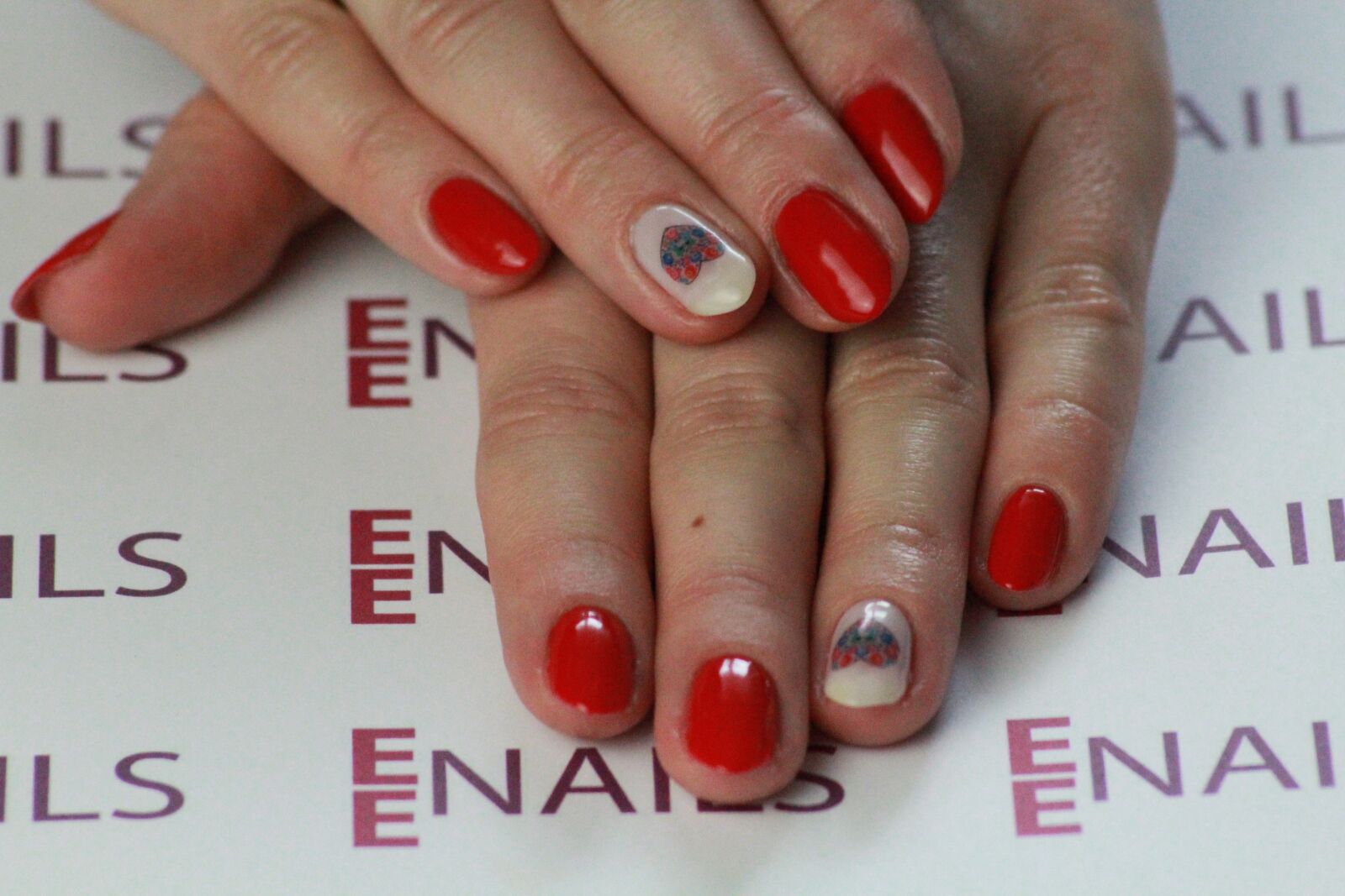 Canon EOS 1200D (EOS Rebel T5 / EOS Kiss X70 / EOS Hi) sample photo. The hand, manicure, woman photography