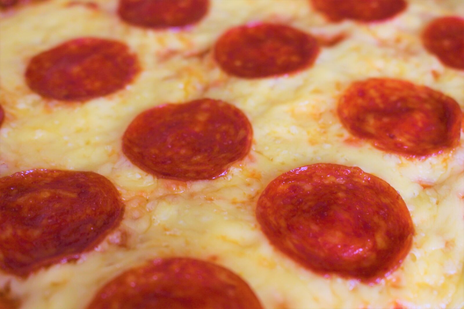 Canon EOS 700D (EOS Rebel T5i / EOS Kiss X7i) sample photo. Pizza, pepperoni, food photography