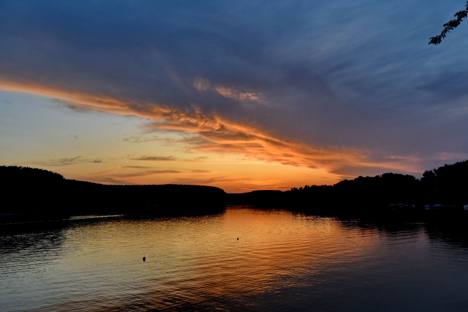 Nikon D5500 sample photo. Lake, reflection, sunset, beach photography