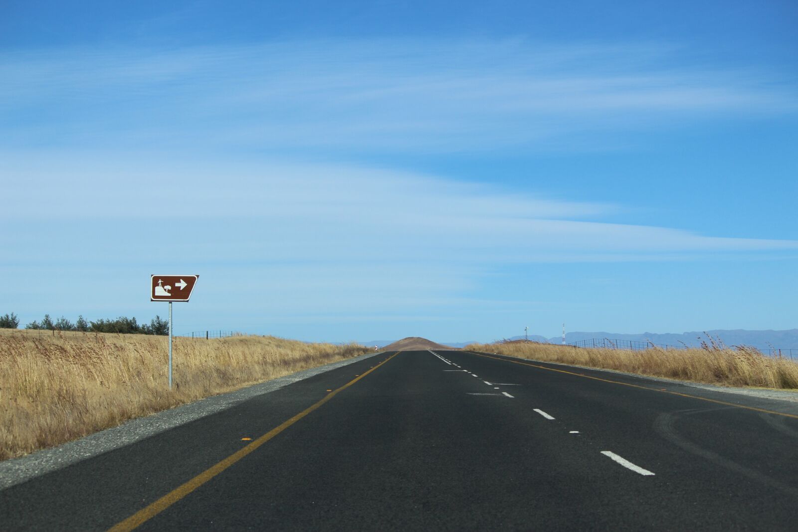 Canon EOS 700D (EOS Rebel T5i / EOS Kiss X7i) sample photo. Viewpoint, roadsign, roads in photography