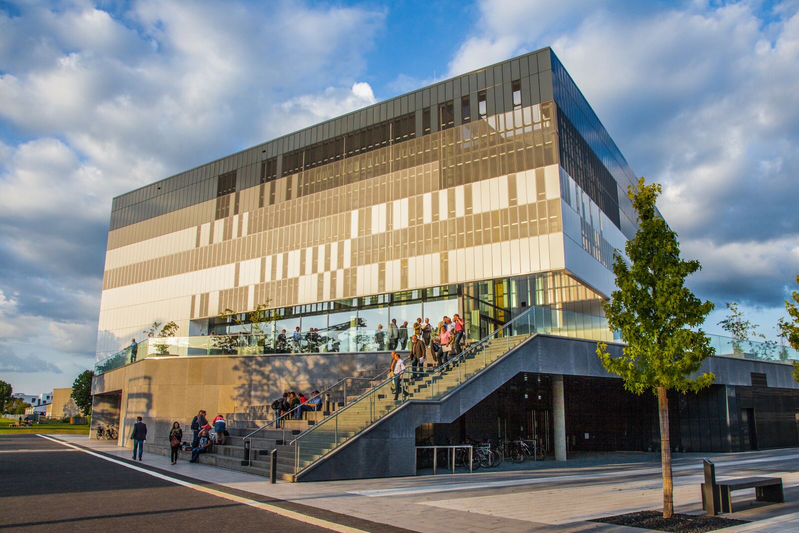 Canon EOS 5D Mark II sample photo. Kleve, college, architecture photography
