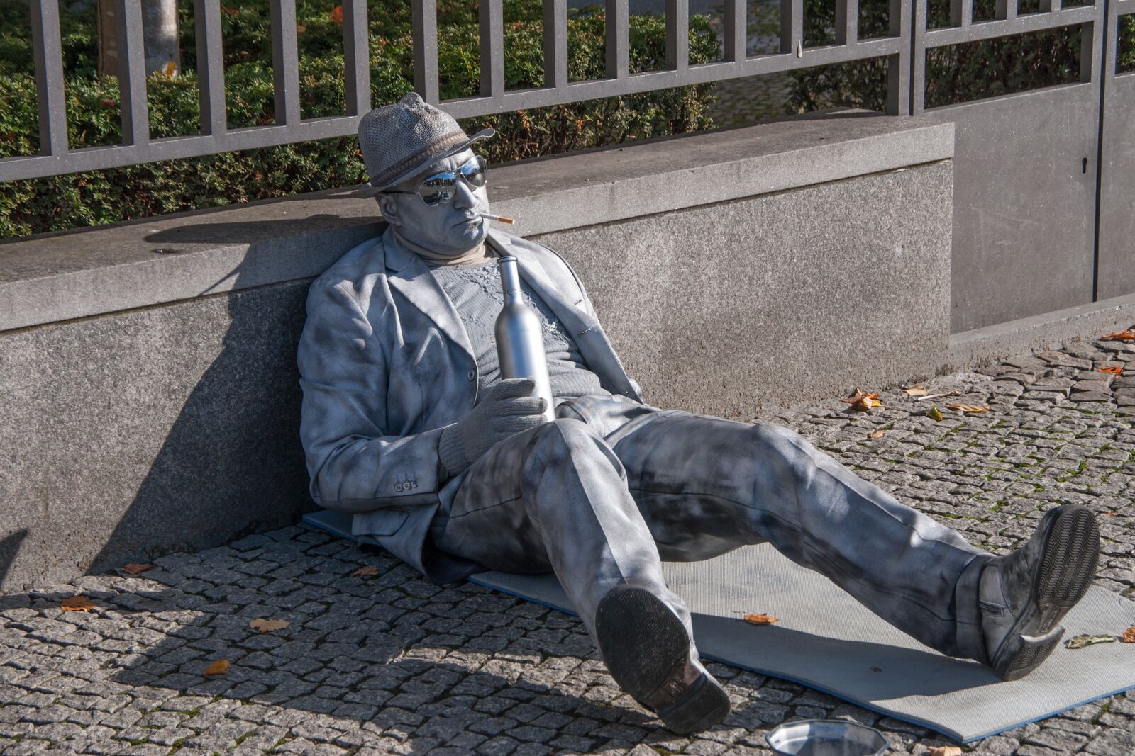 Sony Alpha DSLR-A100 sample photo. Portrait, man, sit photography