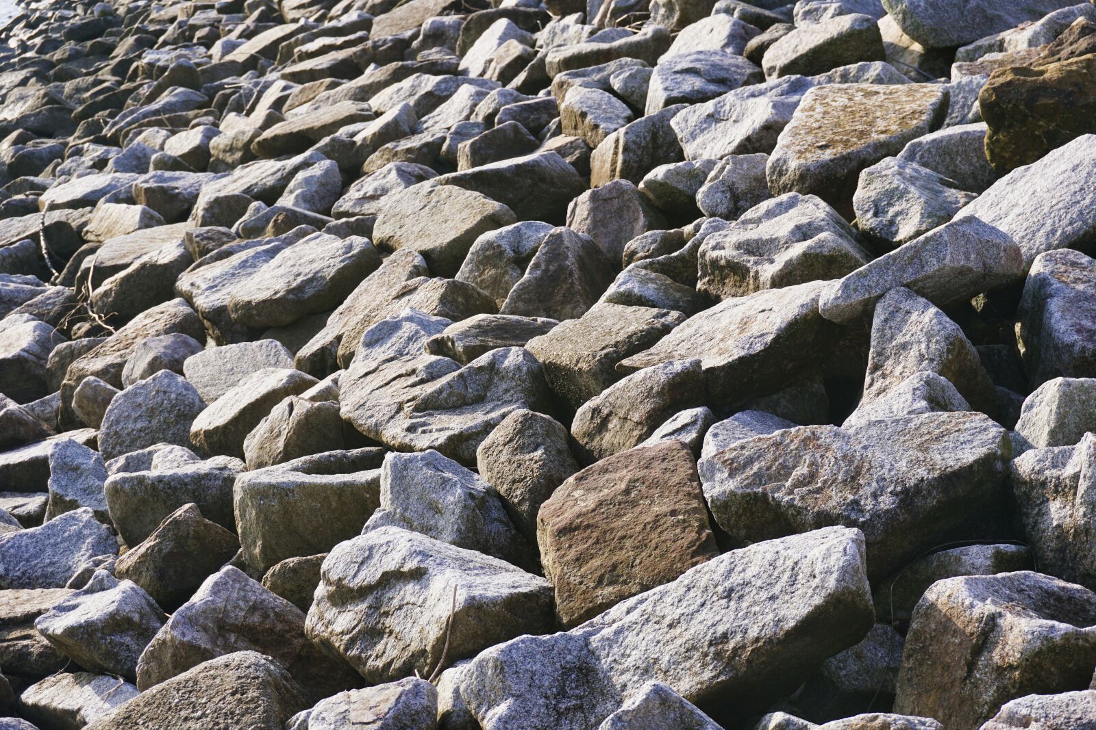 Sony a6500 + Sony E 16-50mm F3.5-5.6 PZ OSS sample photo. Stones, wall, rock photography