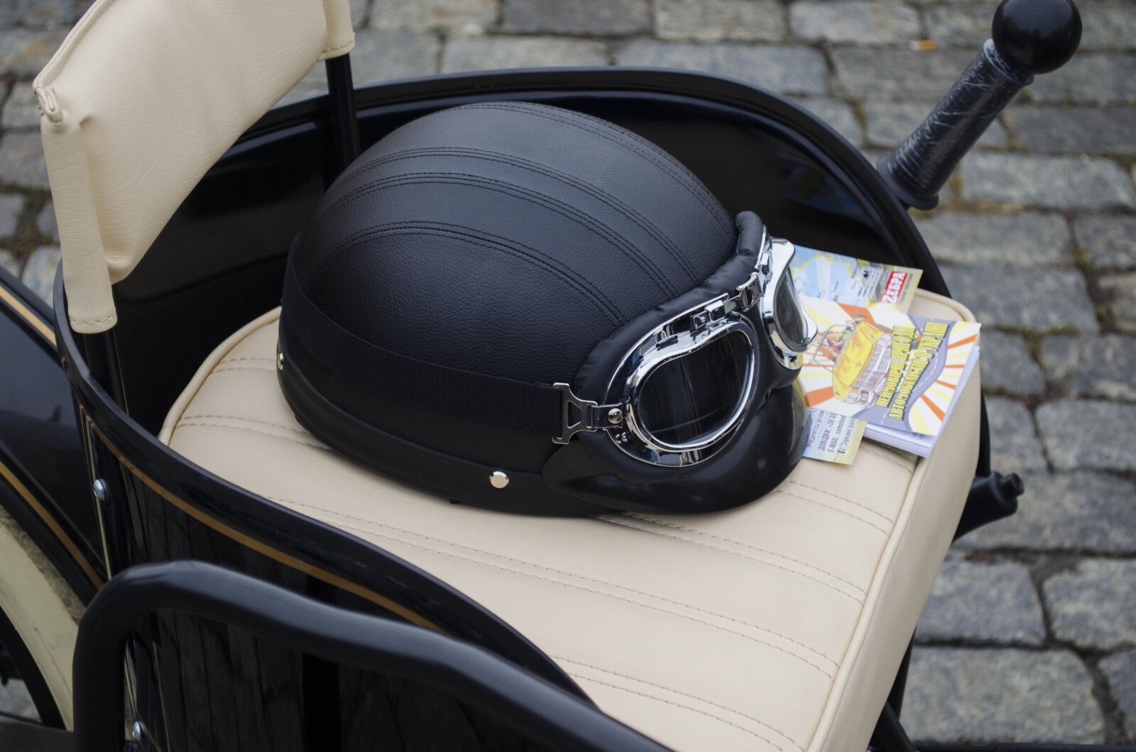 Nikon D5100 sample photo. Armchair, skin, helmet photography