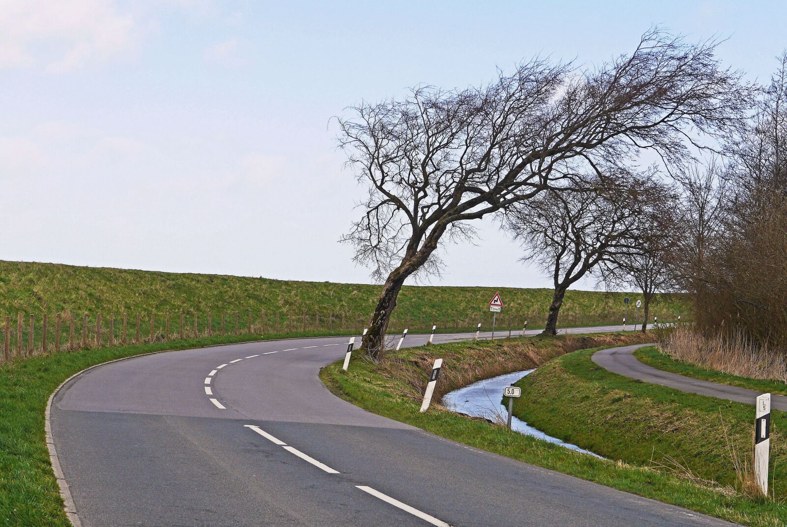 Panasonic Lumix DMC-GH3 sample photo. East frisia, dike, west photography