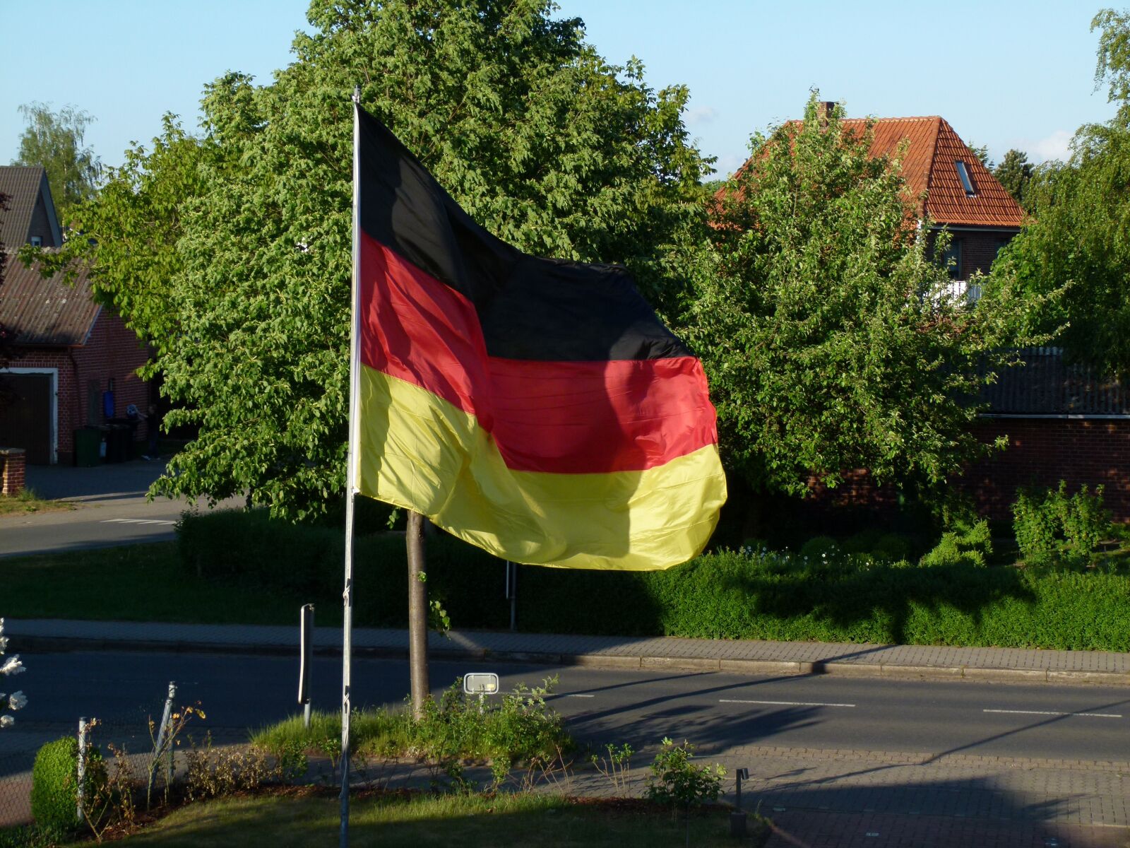 Panasonic Lumix DMC-FZ100 sample photo. Germany, flag, black red photography