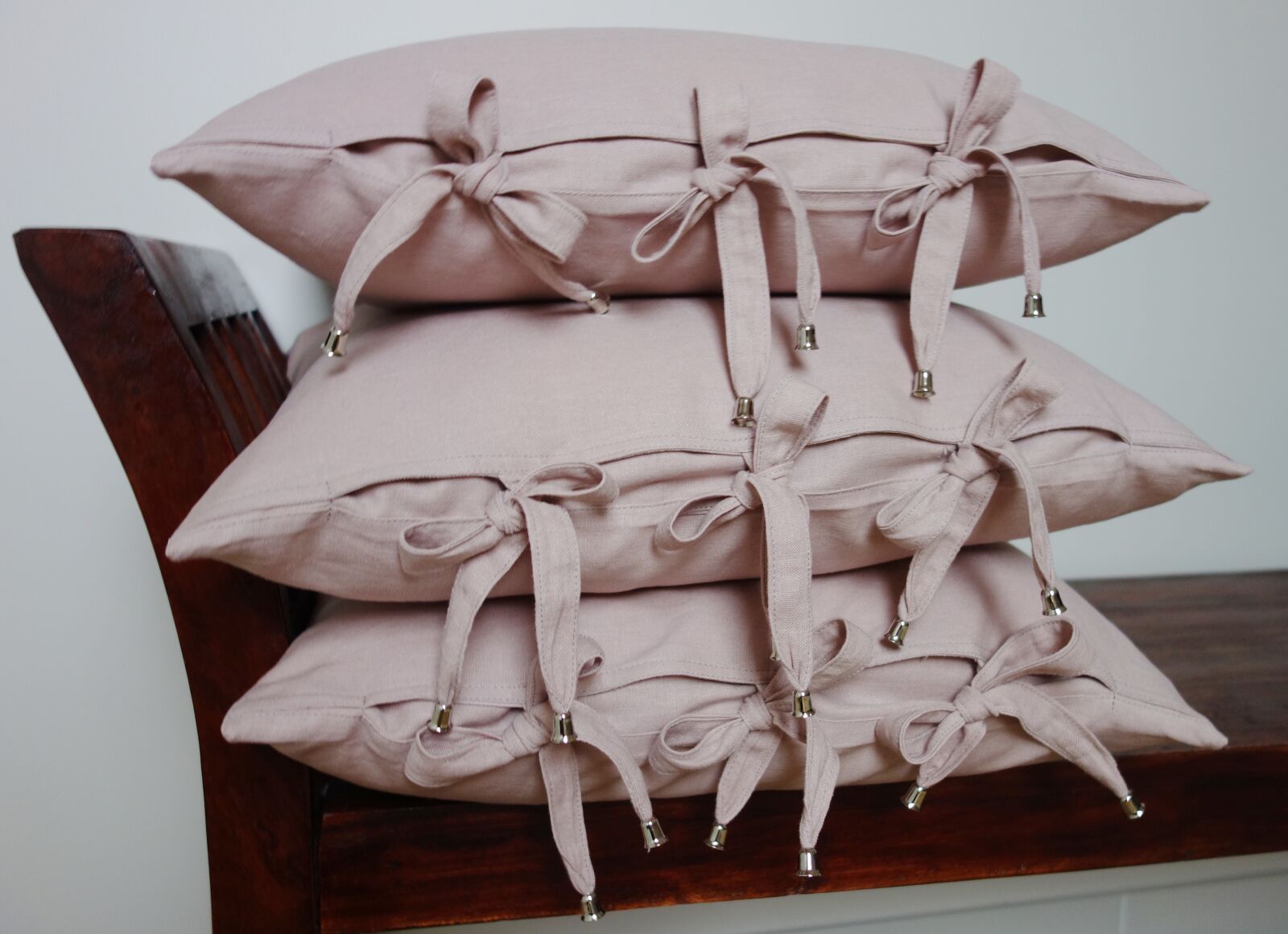 Sony Cyber-shot DSC-RX100 sample photo. Pillow, bedroom, couch photography