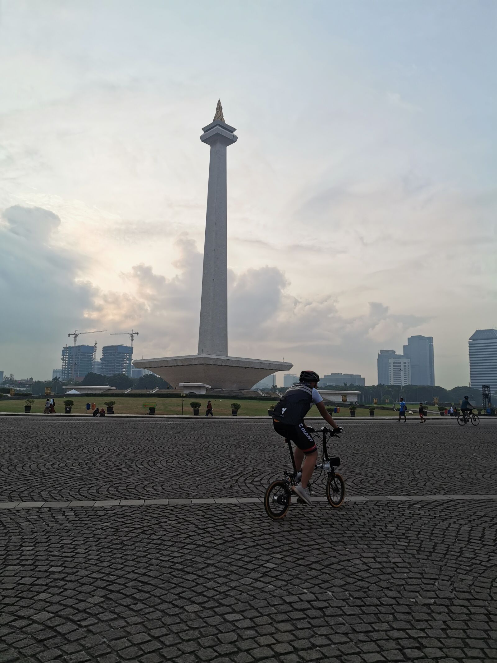 HUAWEI P30 Pro sample photo. Sunset, tower, cicling photography