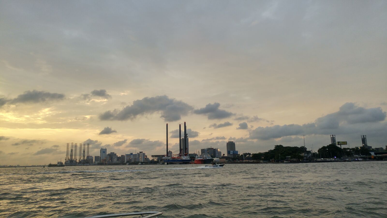 LG G5 sample photo. Lagos, nigeria, sea, side photography