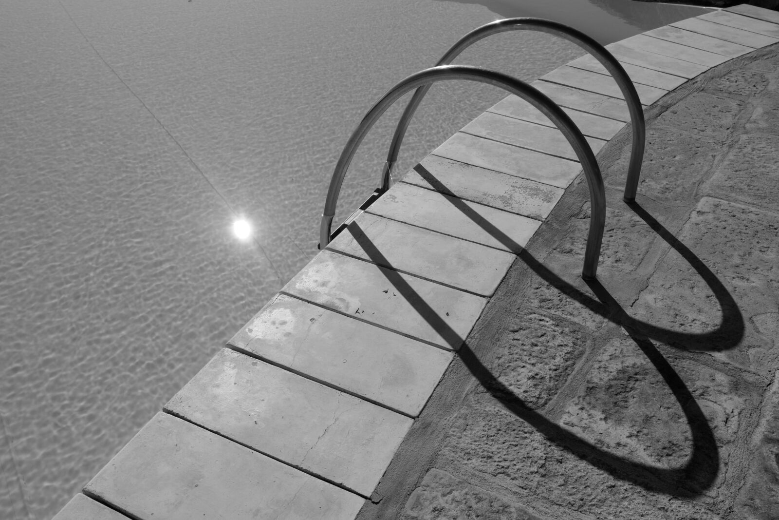 Vario-Elmar TL 1:3.5-5.6 / 18-56 ASPH. sample photo. Pool, vacations, swim photography
