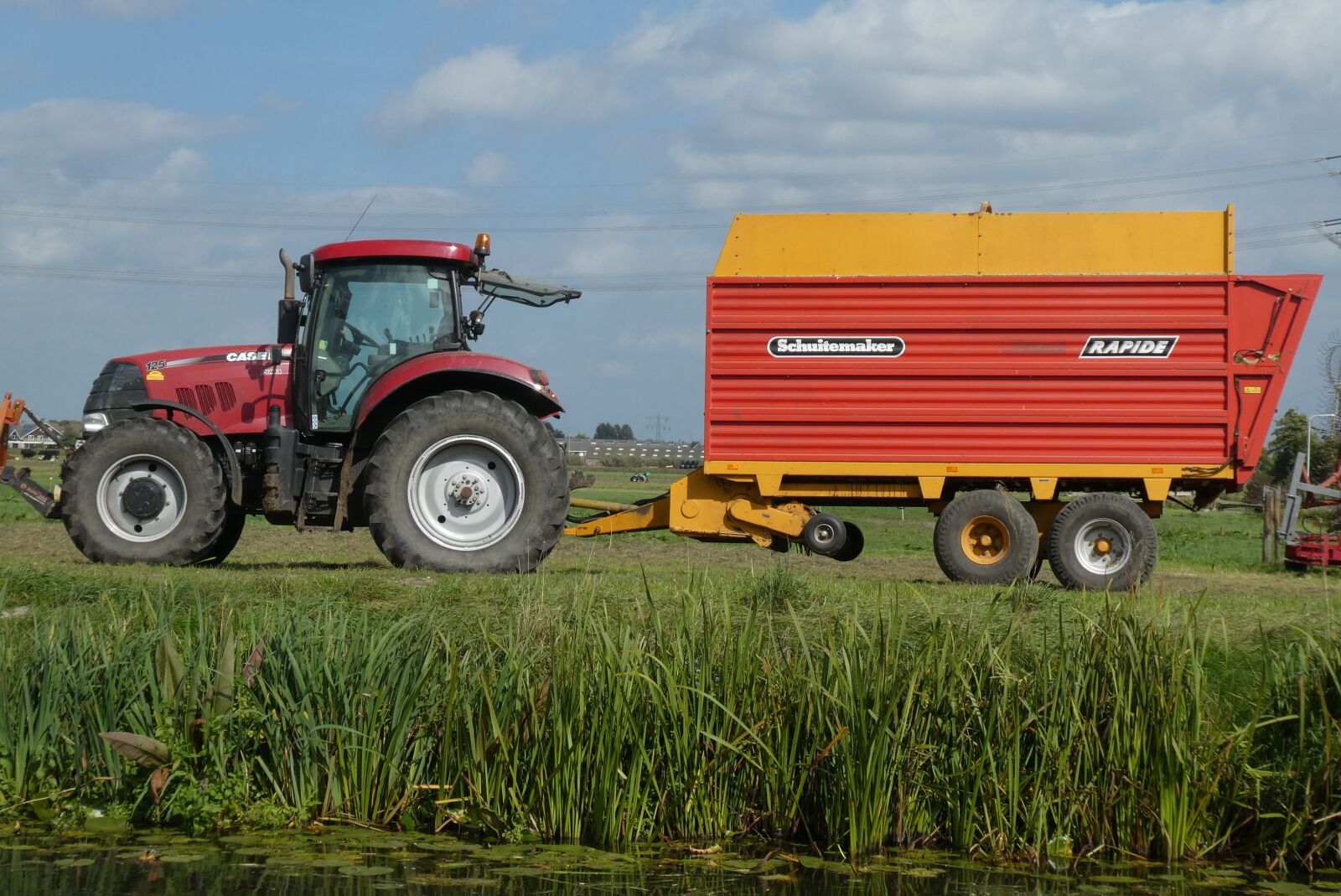 Panasonic Lumix DC-ZS70 (Lumix DC-TZ90) sample photo. Tractor, pasture, whey photography