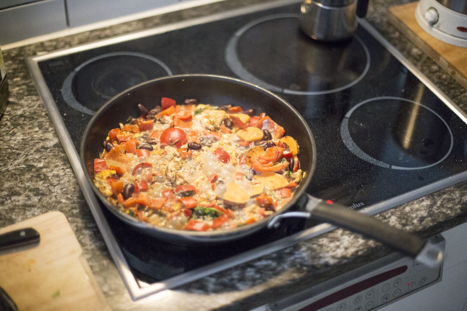 Canon EOS 6D + Canon EF 50mm F1.4 USM sample photo. Boiling, cooked, food, kitchen photography