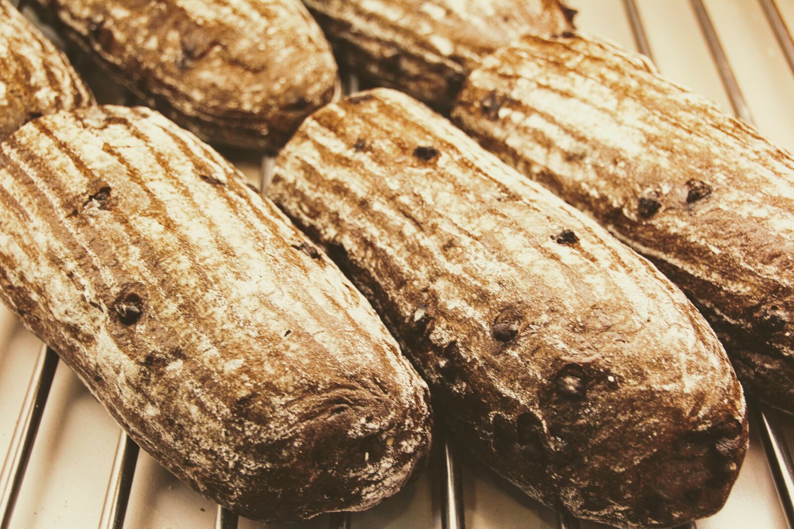 Canon EOS 600D (Rebel EOS T3i / EOS Kiss X5) sample photo. Bread, baker, baked goods photography