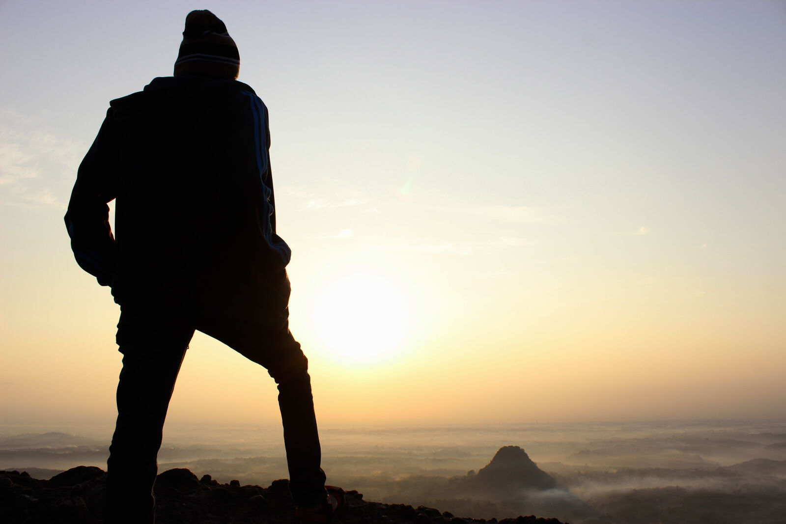 Canon EOS 600D (Rebel EOS T3i / EOS Kiss X5) sample photo. Silhouette, of, man, during photography