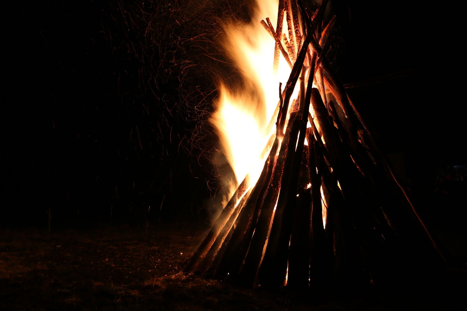 Canon EF 24-70mm F4L IS USM sample photo. Fire, heat, flame photography