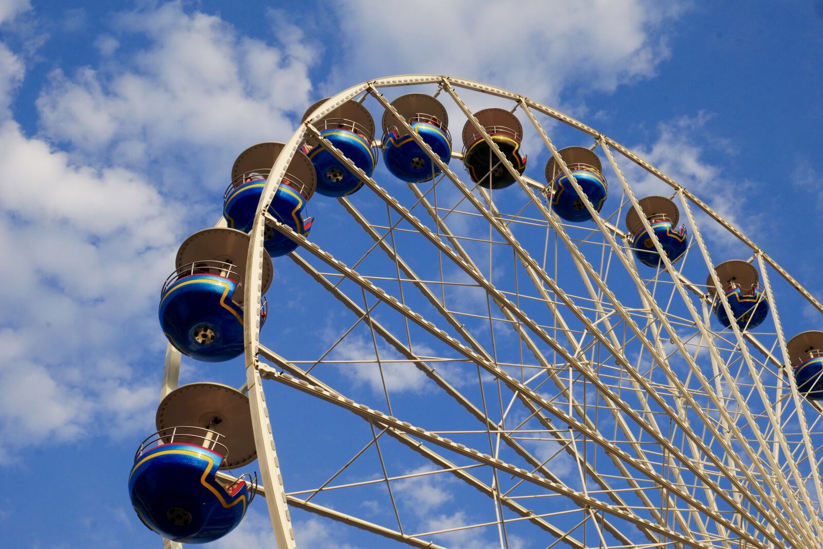 Panasonic Lumix DMC-G7 sample photo. Ferris wheel, view, funfair photography