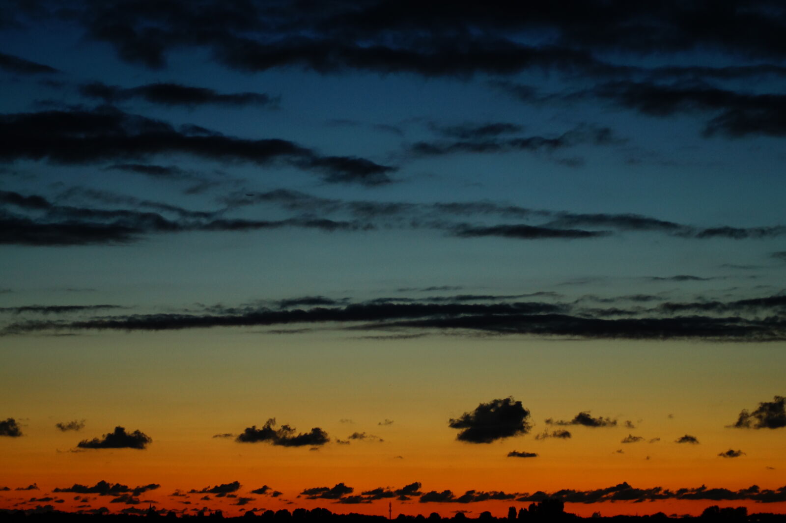 Sony SLT-A58 sample photo. Clouds, dark, dawn, evening photography
