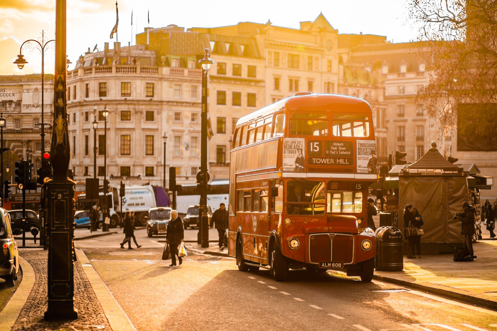 Canon EF 85mm F1.8 USM sample photo. Light, cars, traffic, bus photography