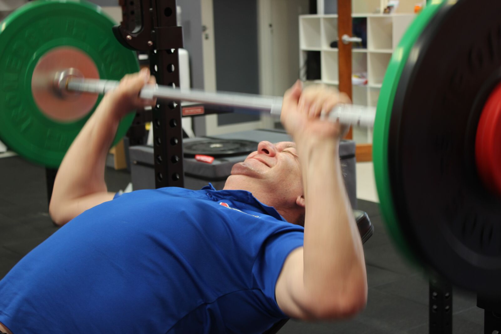 Canon EOS 600D (Rebel EOS T3i / EOS Kiss X5) sample photo. Banch press, weights, fitness photography