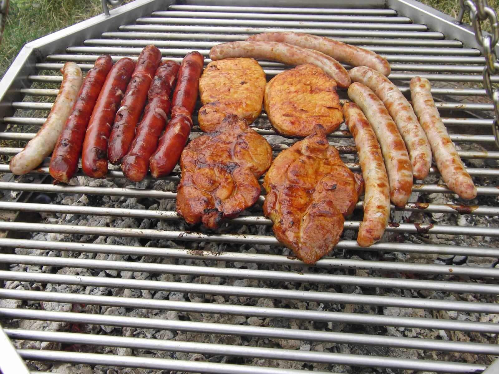 CASIO EX-FH20 sample photo. Grilling, barbecue, preparation photography