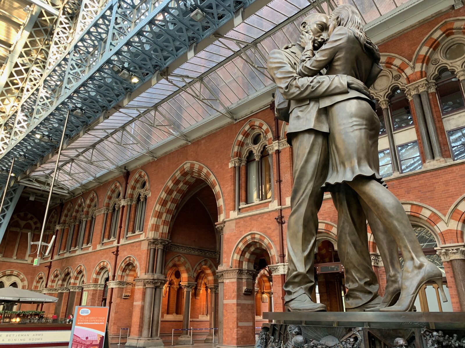 Apple iPhone XS Max + iPhone XS Max back dual camera 4.25mm f/1.8 sample photo. London, train, train station photography