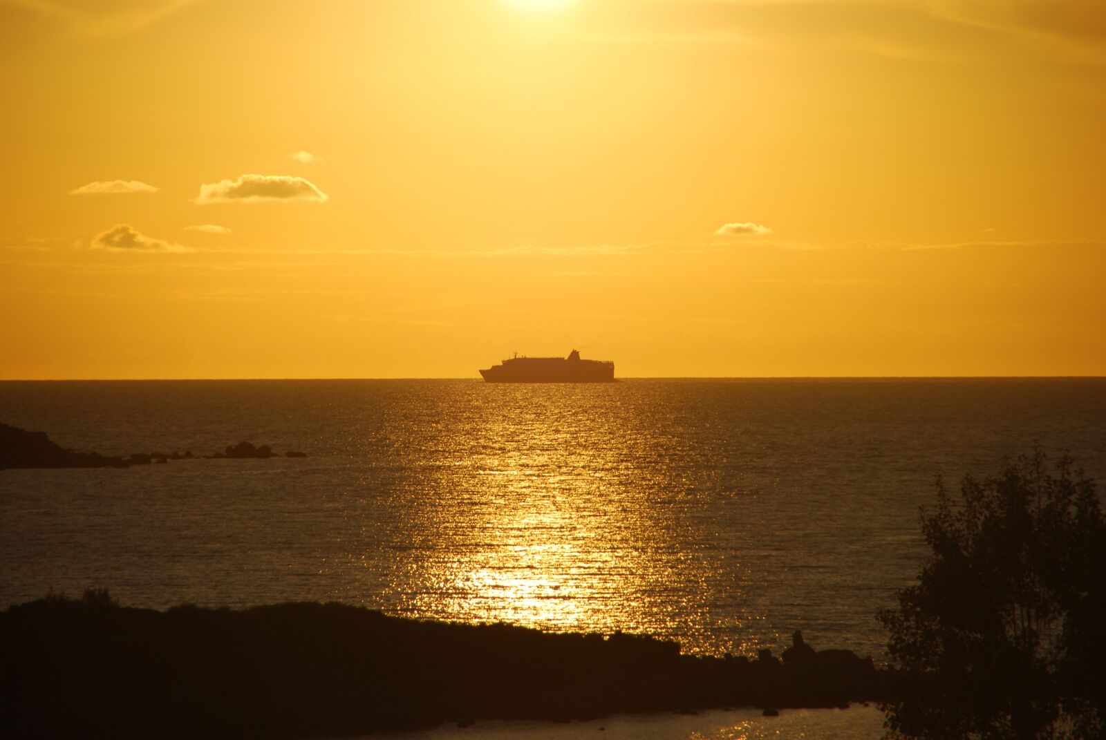 Nikon D60 sample photo. Evening sun, sea, ship photography