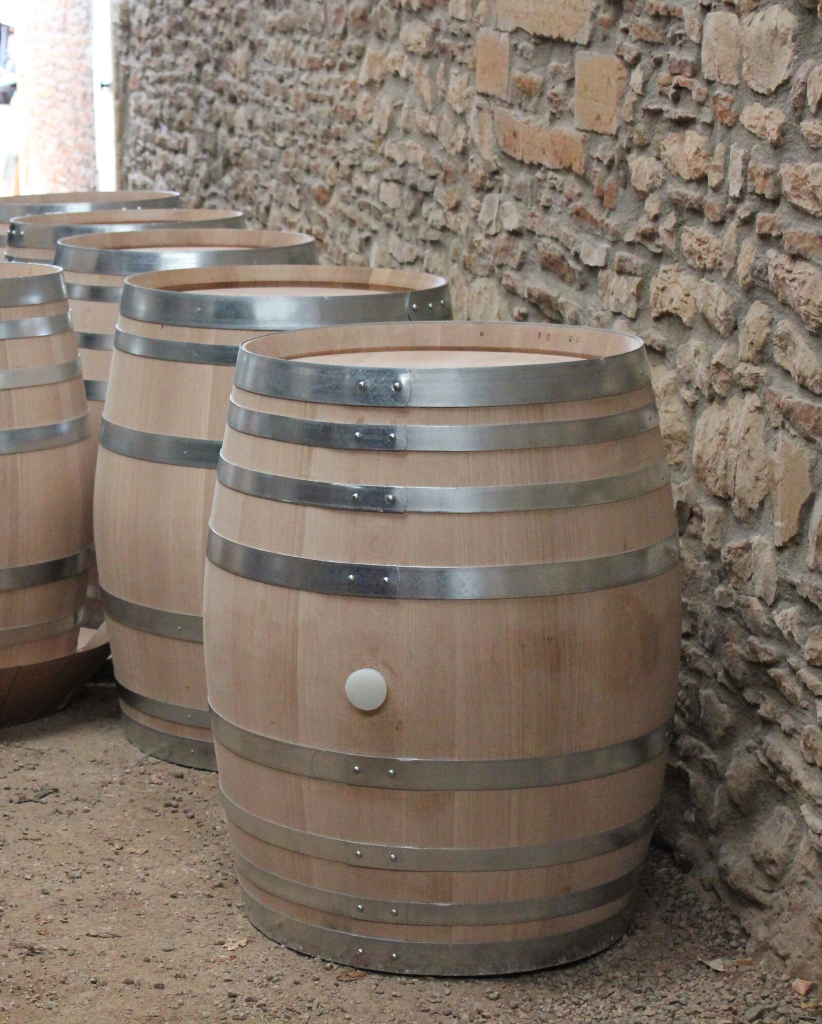 Canon EOS 550D (EOS Rebel T2i / EOS Kiss X4) sample photo. Barrel, wine, wood photography