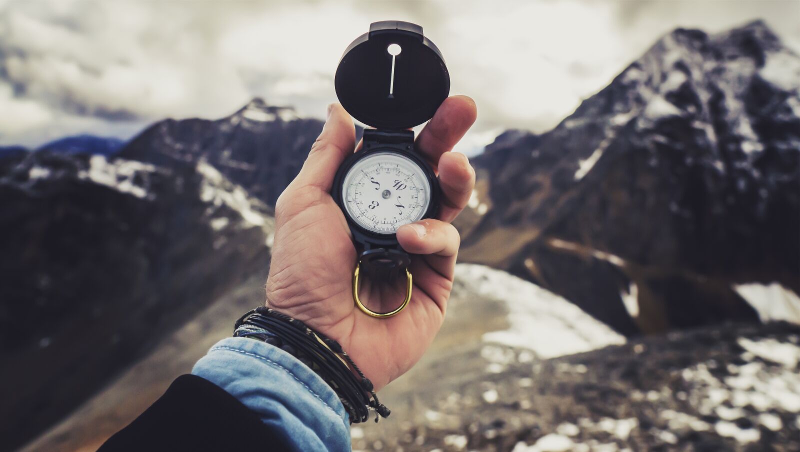 Sigma 16mm F1.4 DC DN | C sample photo. Explore, adventure, compass photography