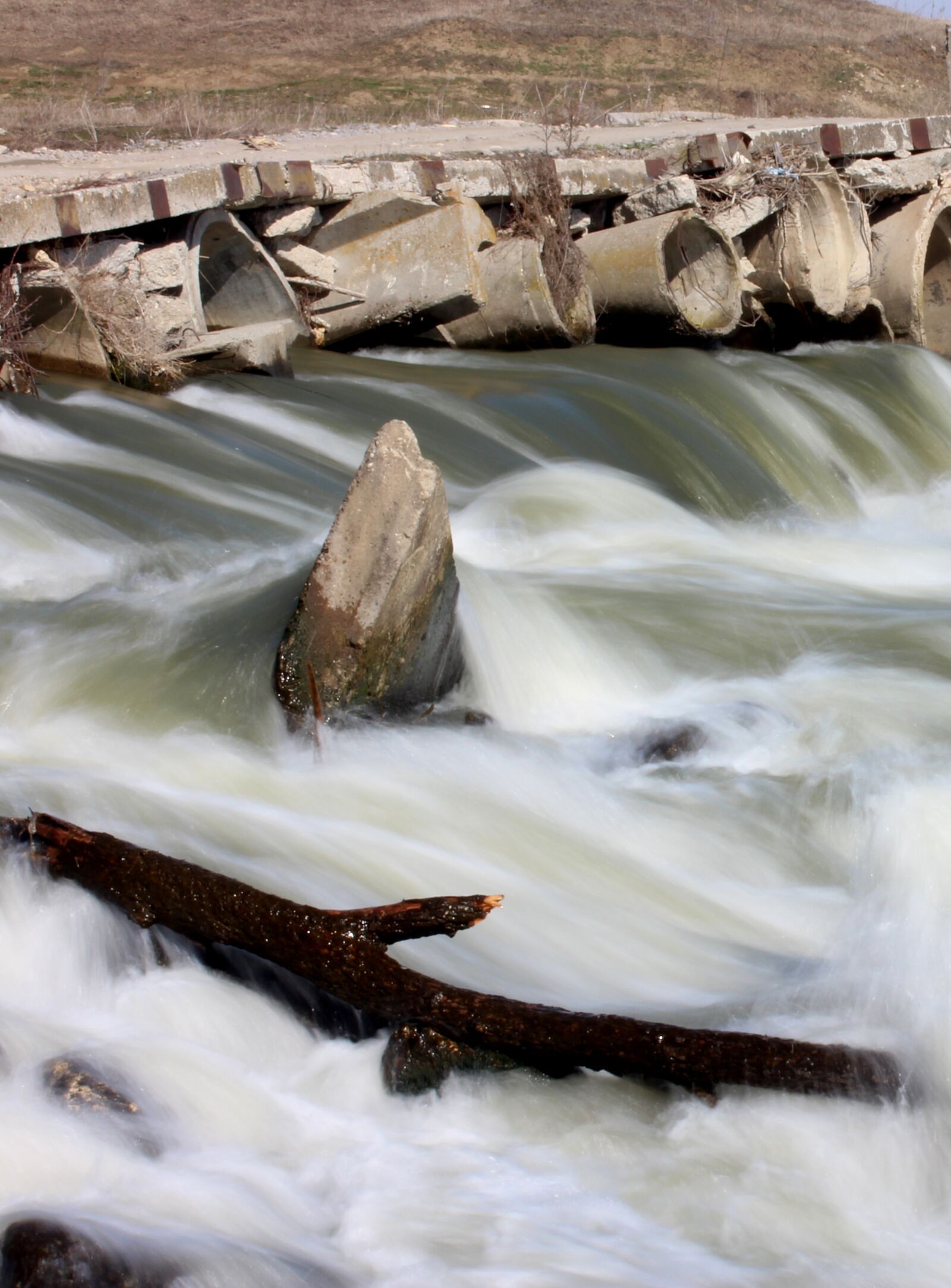 Canon EF-S 60mm F2.8 Macro USM sample photo. River, water, fast photography