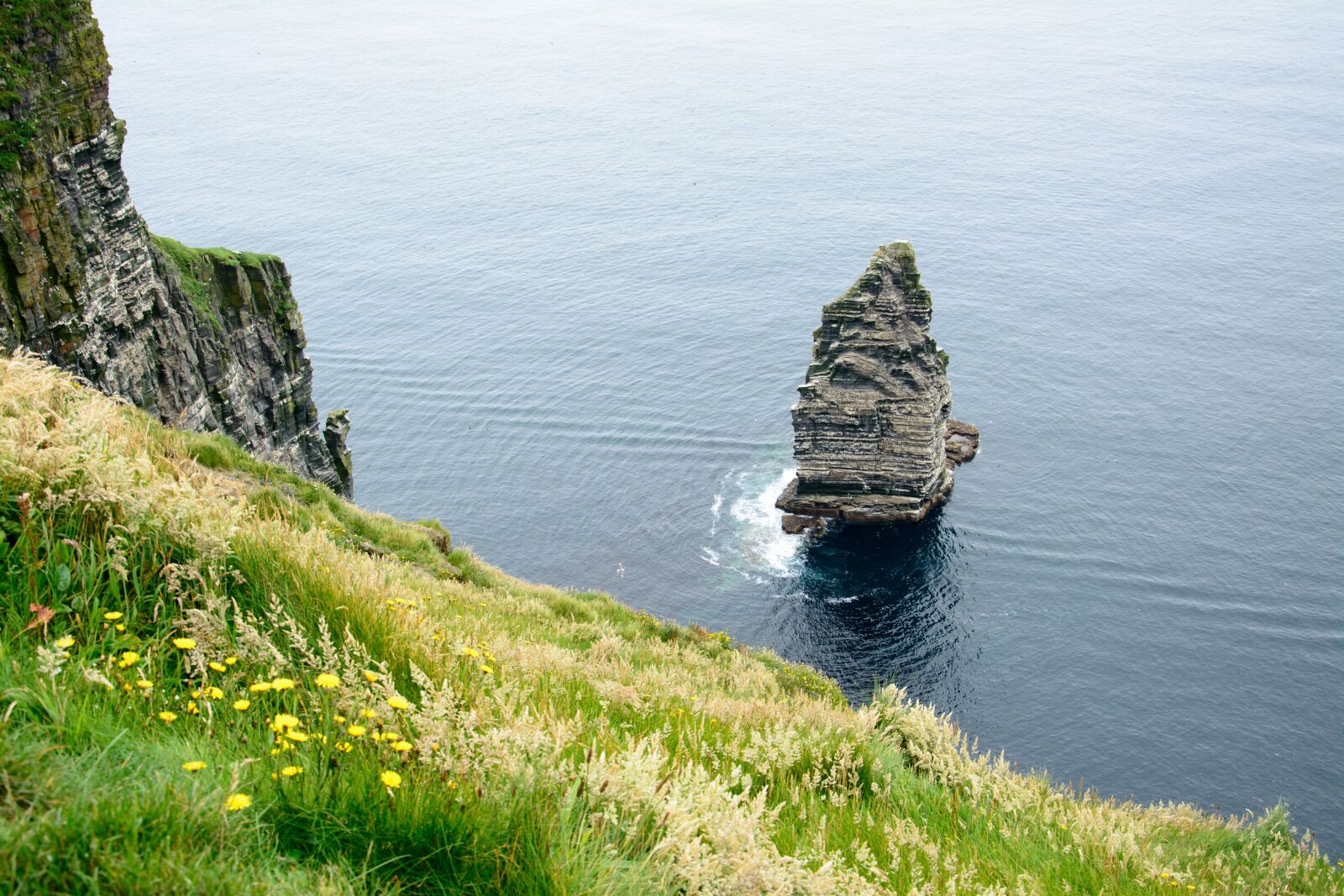 Nikon D5200 sample photo. Ireland, cliffs, sea photography