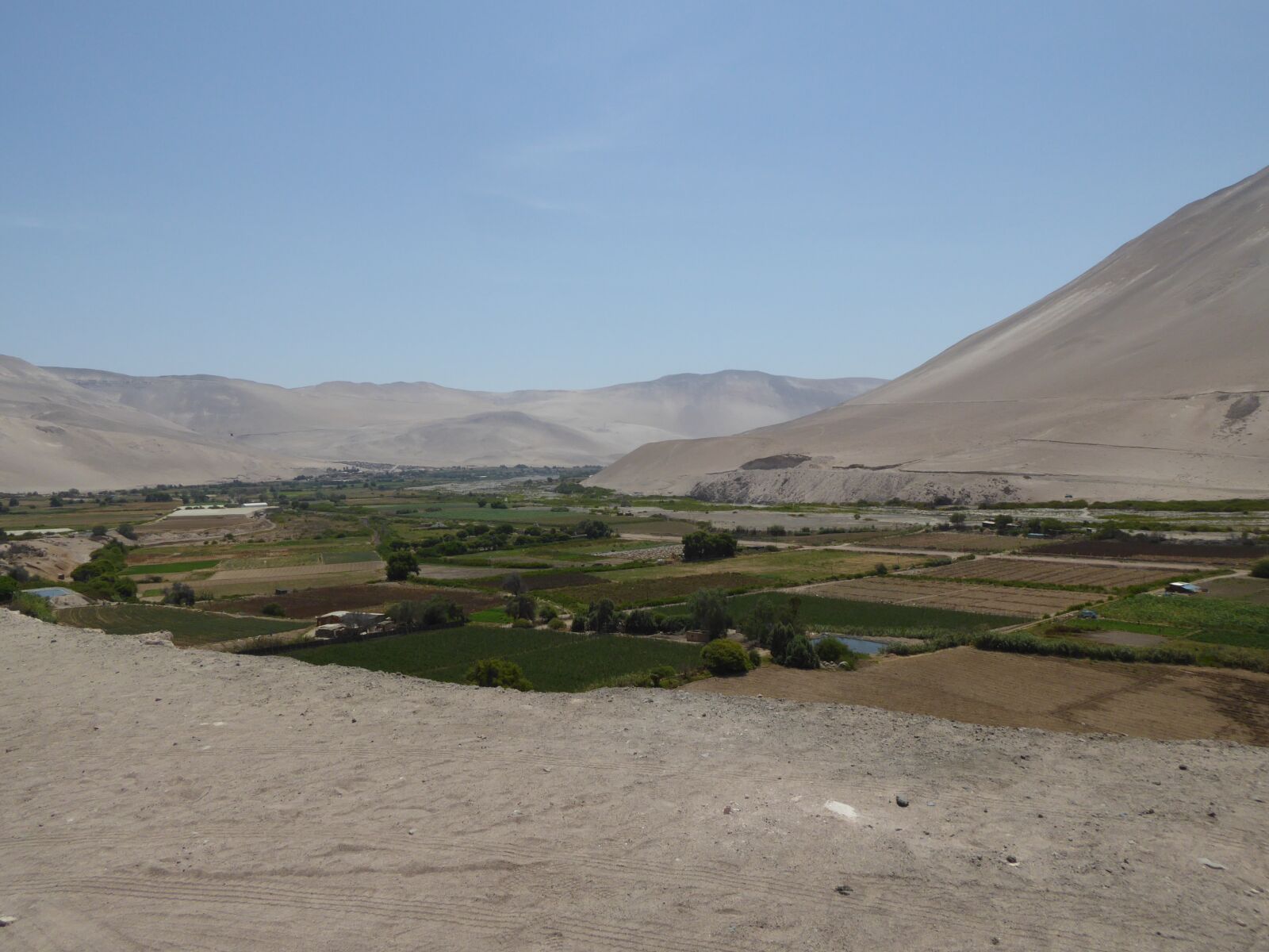Panasonic Lumix DMC-ZS40 (Lumix DMC-TZ60) sample photo. Desert, chile, atacama photography