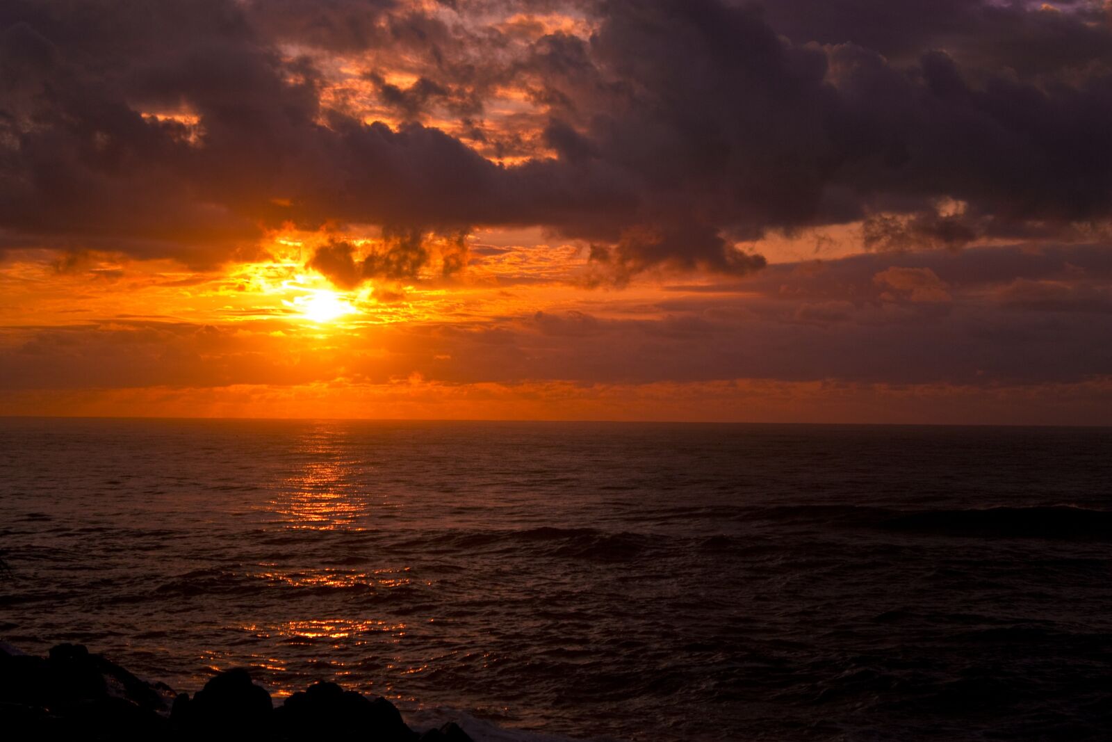 Canon EOS 450D (EOS Rebel XSi / EOS Kiss X2) sample photo. Beach, sunset, dark clouds photography