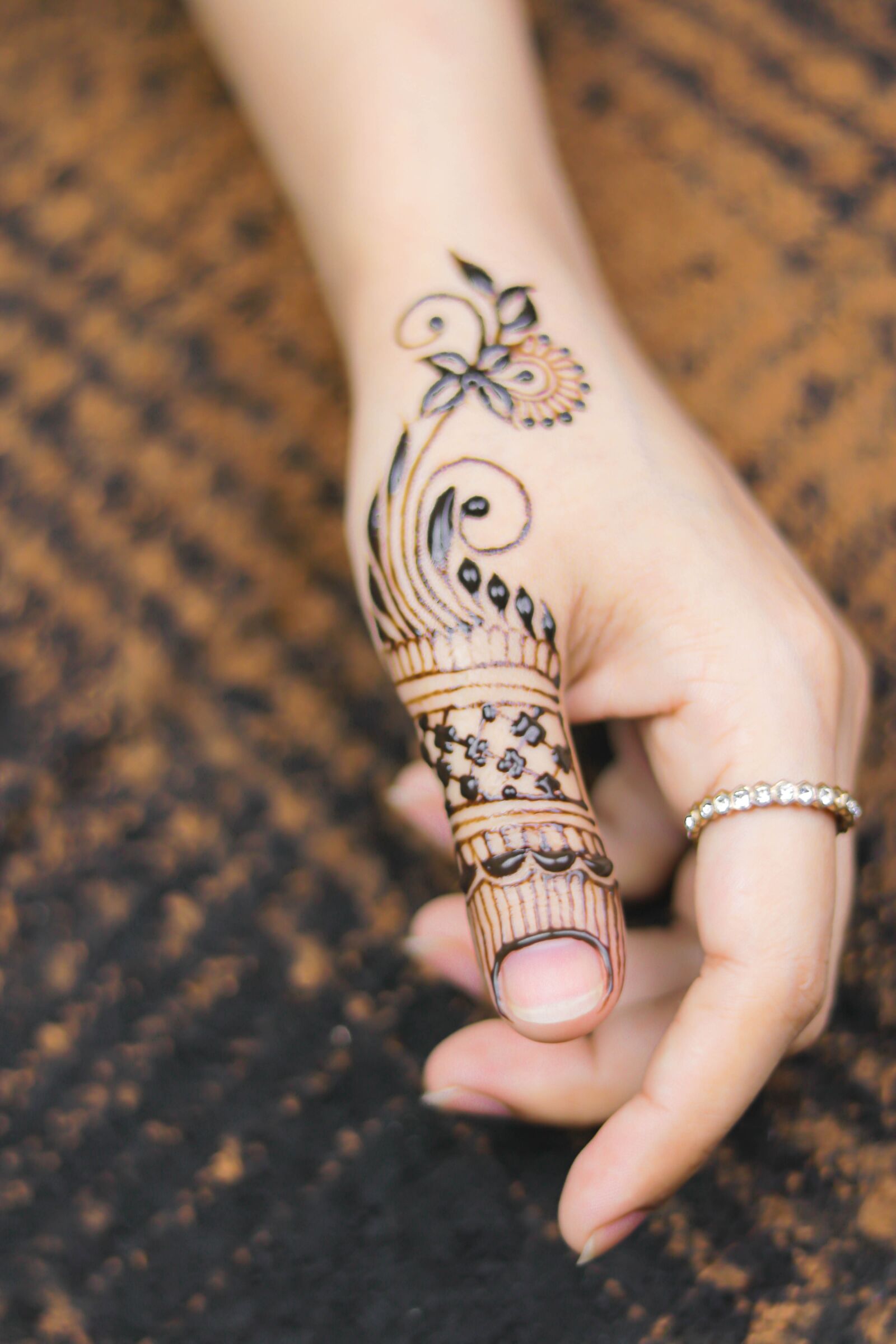 Canon EOS 80D sample photo. Mehandi, style, skin photography