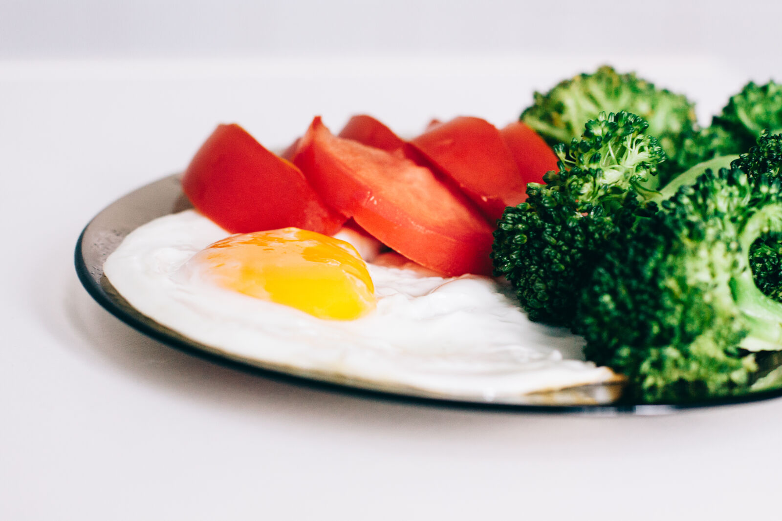 Canon EOS 50D + Canon EF 50mm F1.4 USM sample photo. Breakfast, egg, food, green photography