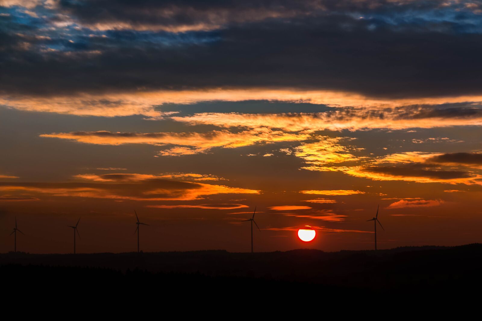 Canon EOS 650D (EOS Rebel T4i / EOS Kiss X6i) sample photo. Sunset, sun, windräder photography